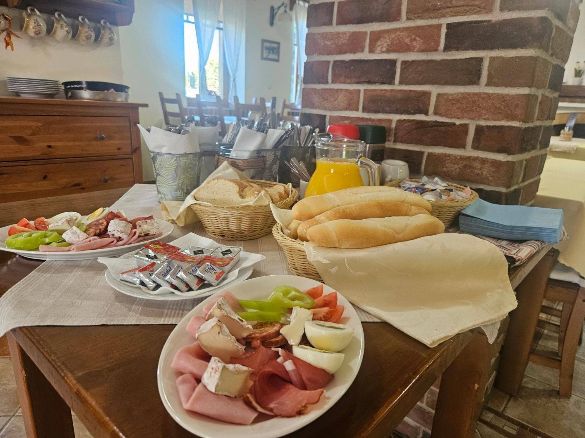St. Florian Restaurant & Pension Vrakúň エクステリア 写真